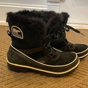 Women’s black sorel boots
